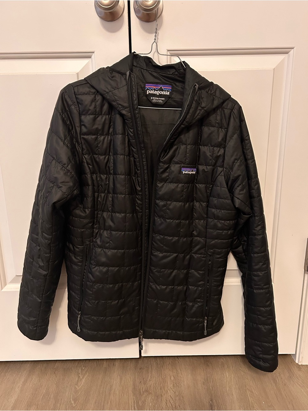 Patagonia Black Quilted Hooded Puffer Jacket - Women's